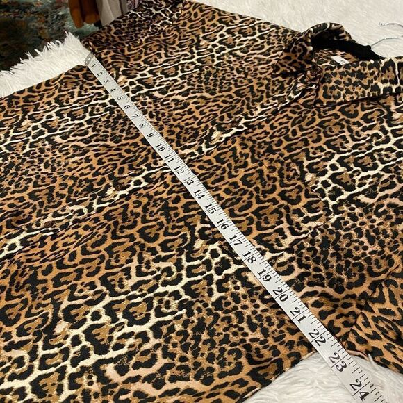 Ena Pelly Button Down Blouse in Cheetah Print Size 6 - Picture 4 of 8